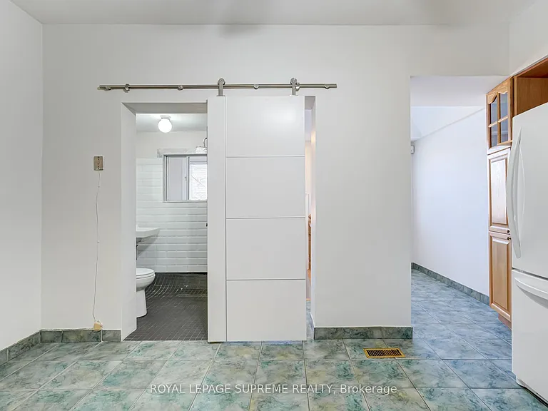 160 Shanly St #MAIN LOWER — Photo 14