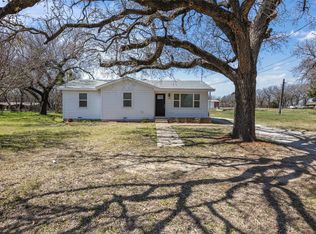 204 Pine St, Chico, TX 76431