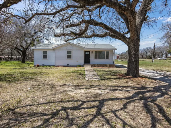 204 Pine St, Chico, TX 76431