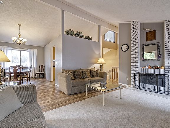 Living Room-Fireplace>