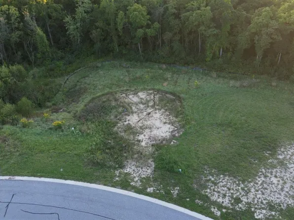 168 N Winterberry Dr, Valparaiso, IN 46385