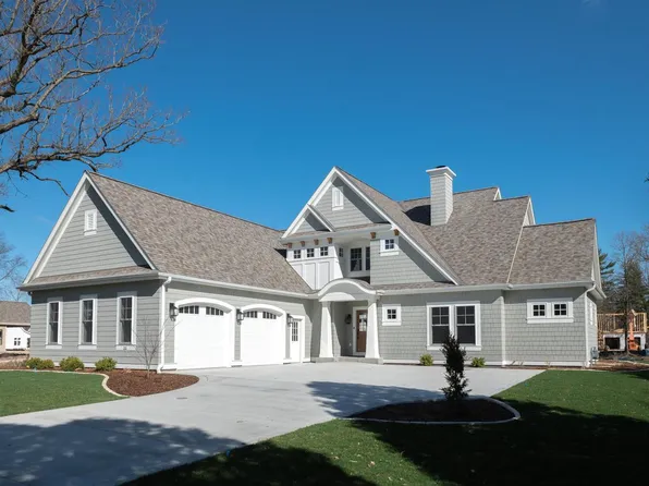 545 Saint Johns ROAD, Delafield, WI 53018