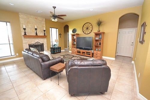 5th image of 221 Sarahs Ln
