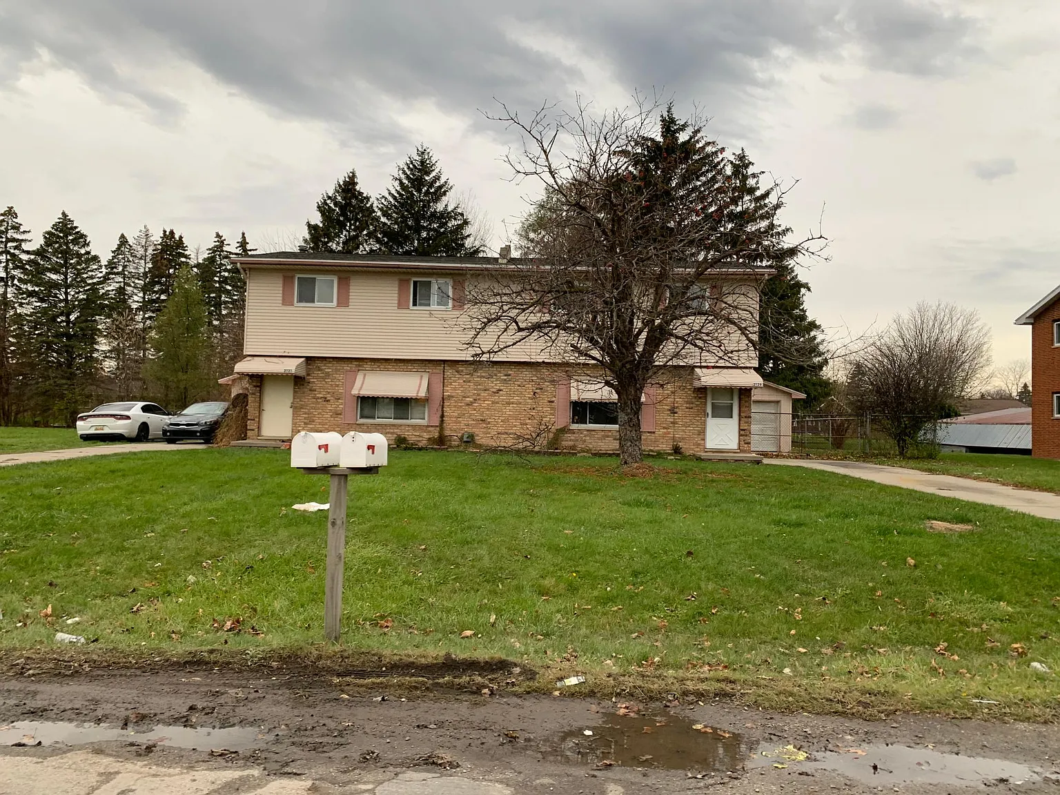 2727 Erna Dr — Photo 1