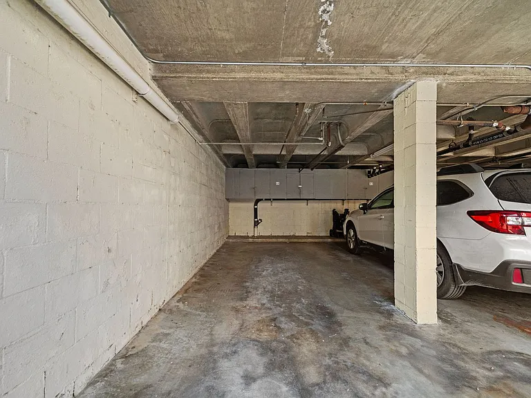 5951 Canterbury Dr #22 — Photo 9