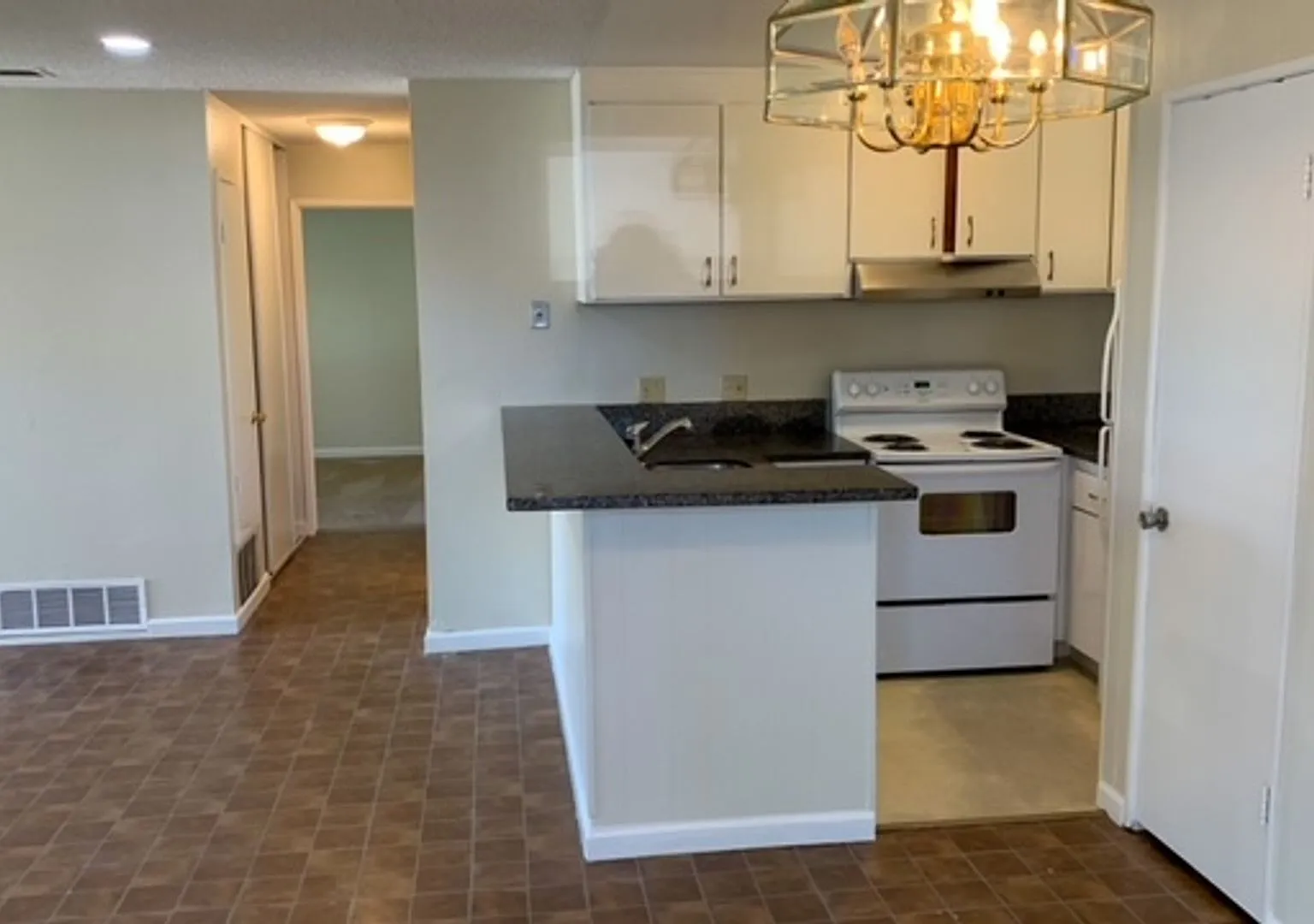 $2,800 / 2 Br /1 Ba - Remodeled Apartment In Irvington Area Of Central Fremont — Photo 4