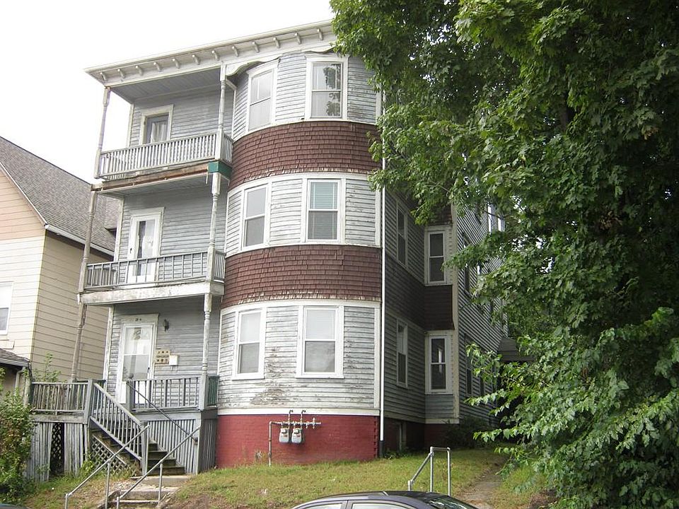 2nd image of 24 1/2 Maxwell St