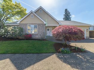 985 Chateau Meadows Dr, Eugene, OR