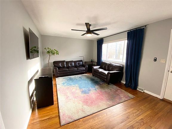 5th image of 221 S Harper St