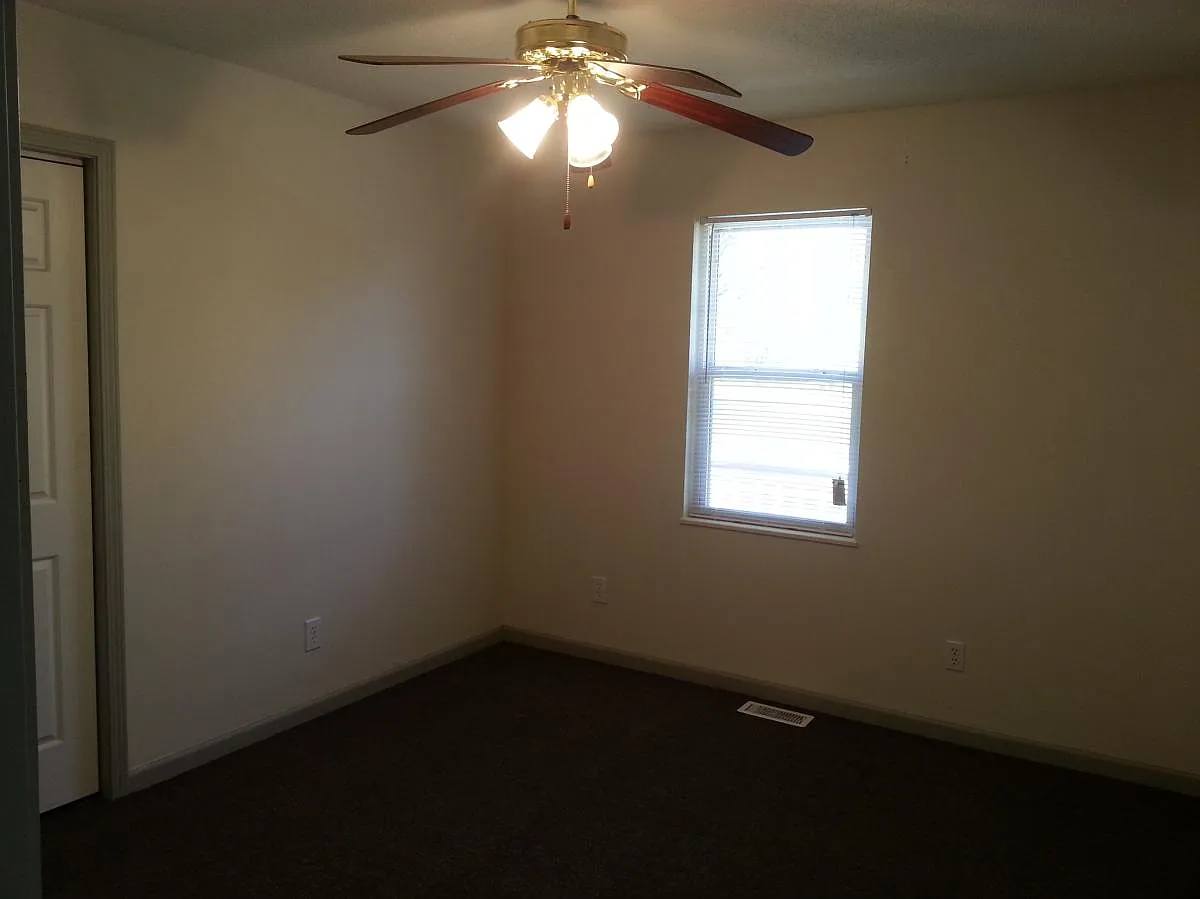 2 bed, 840 sqft, $1,050 — Photo 3