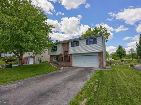 1070 Holly Ln, Denver, PA 17517