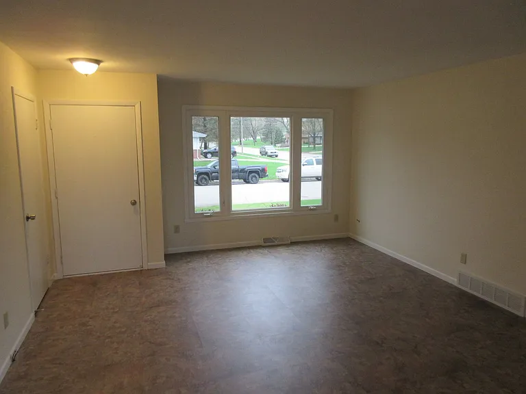 2805-2807 Iroquois Ct — Photo 3