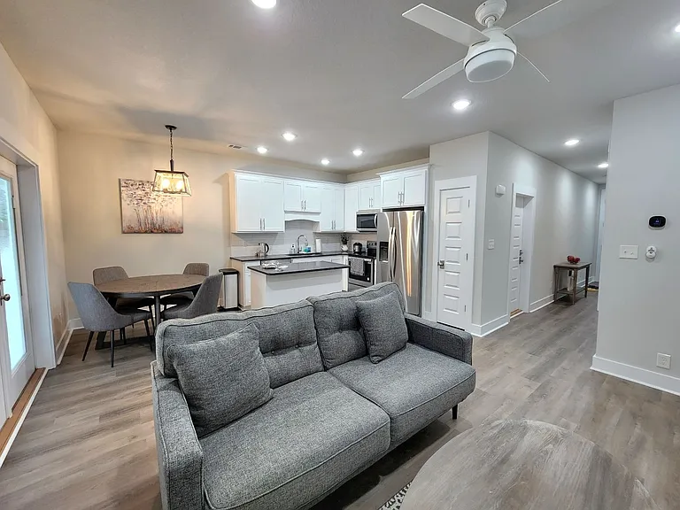 218 Junction Ave — Photo 3