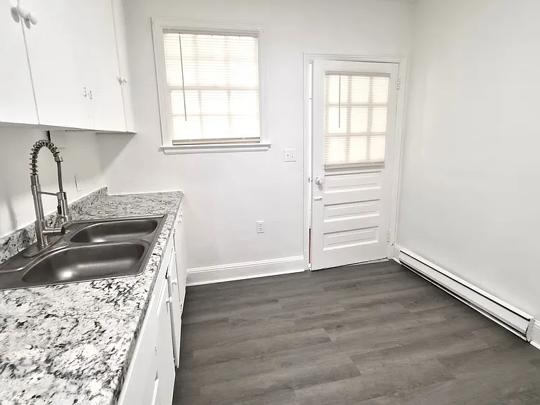 19 Woodlawn Ave — Photo 7