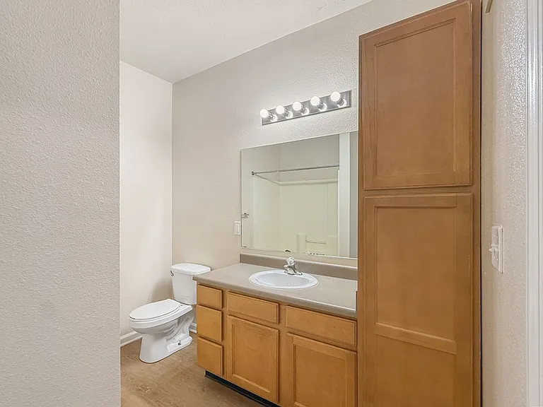 702 Beachfront Dr — Photo 7