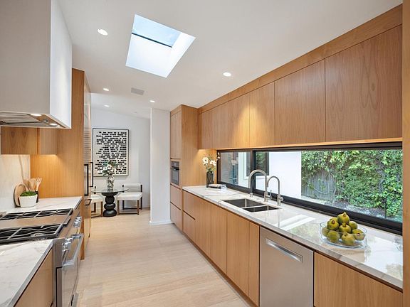 4th image of 25 Peninsula Road