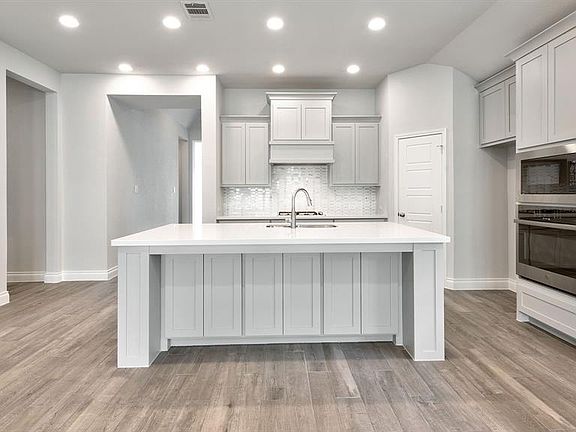 2nd image of 2442 Robin Dr