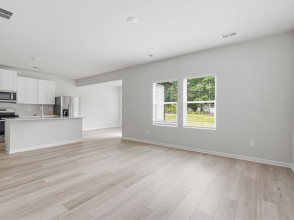 4th image of 271 Fair Cross Cir