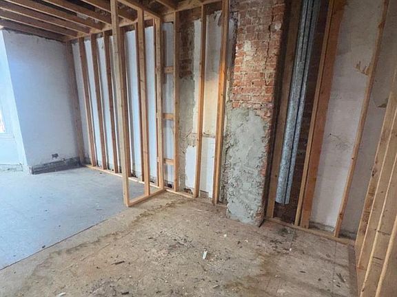 4th image of 1604 W Louden St