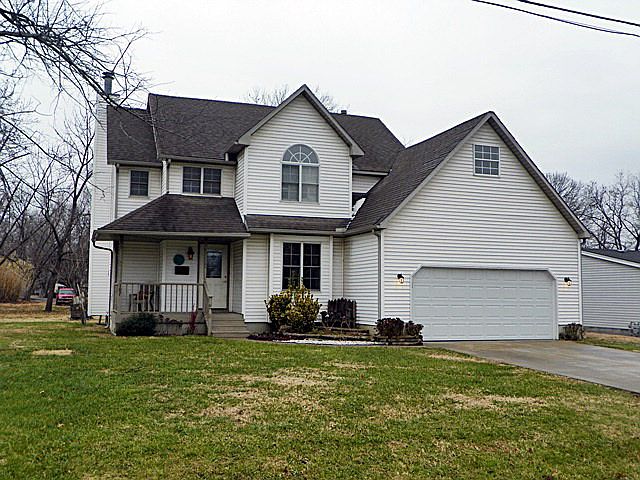 1st image of 107 N Linn St