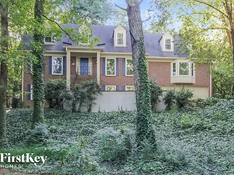4927 Castlewood Dr SW — Photo 1