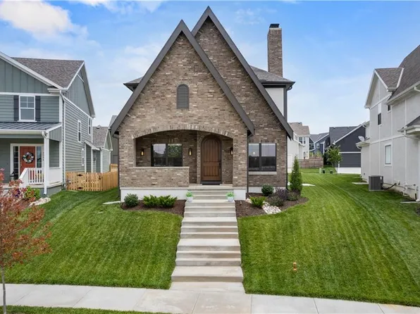 3230 SW Pergola Park Dr, Lees Summit, MO 64081