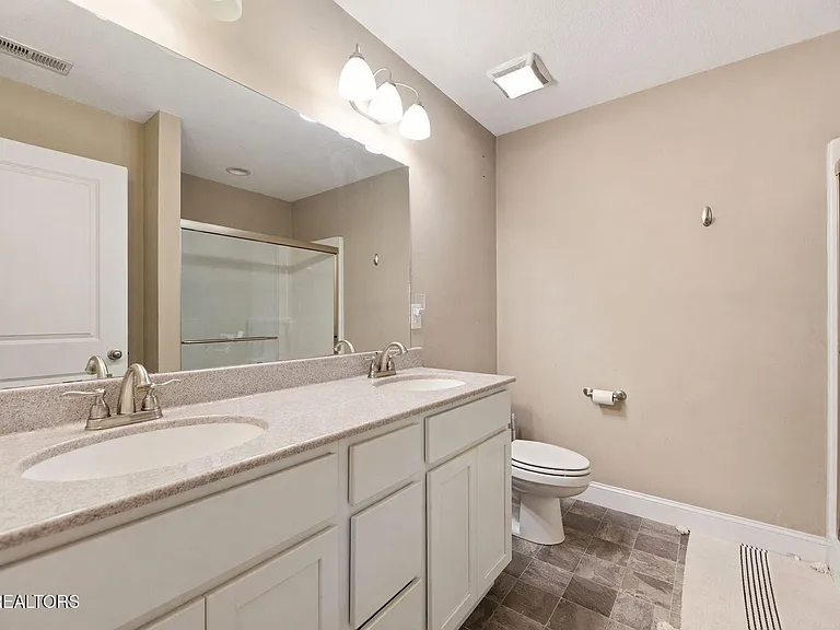 1635 Silver Spur Ln — Photo 14