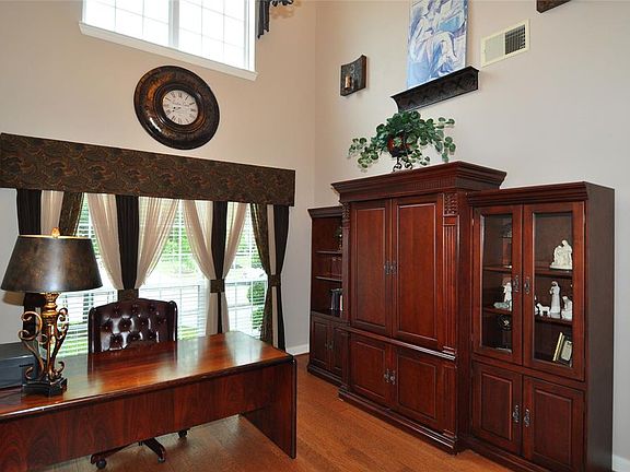 4th image of 2602 Sandy Lodge Ct