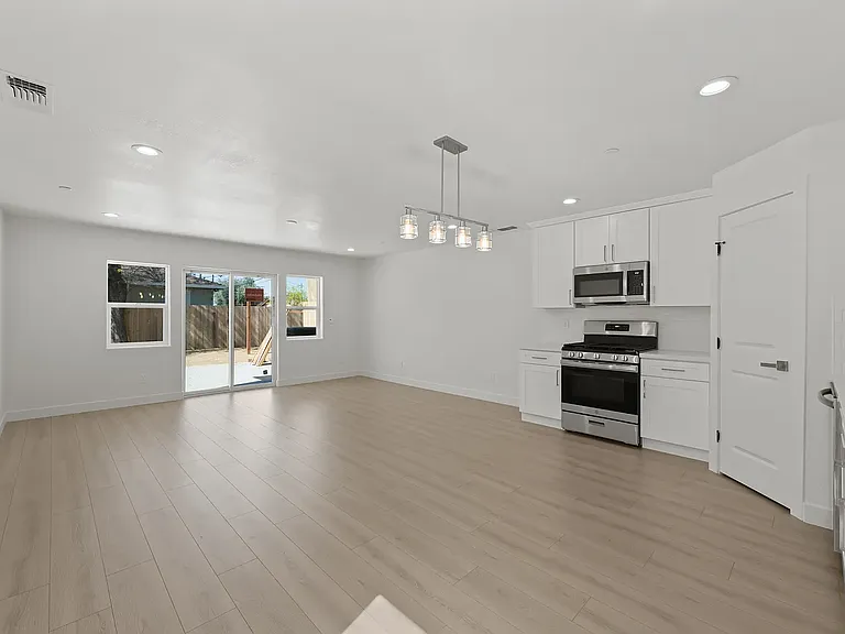 2565 Lexington St #2565 — Photo 9