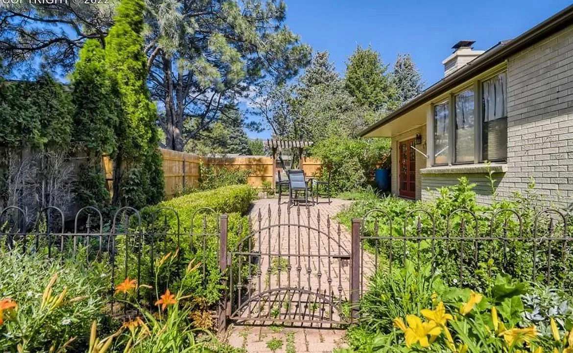 5 bed, 4382 sqft, $4,100 — Photo 4