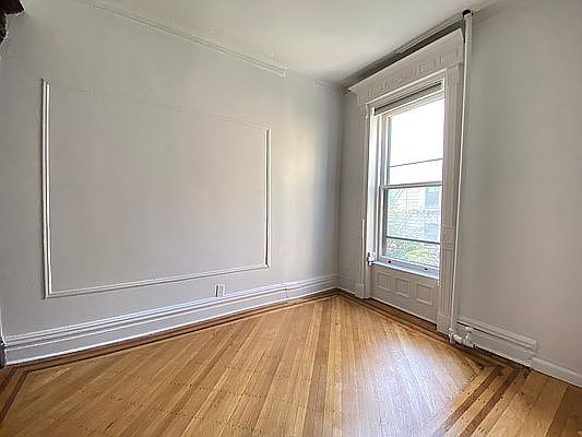3rd image of 218 Saint Johns Pl APT 3R
