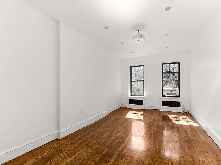 322 W 104th St #4-R — Photo 3