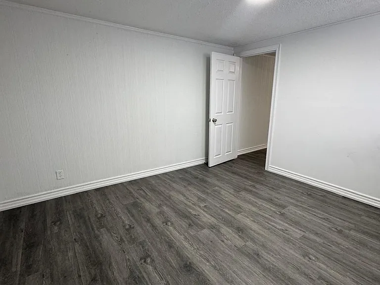 1467 Oxford St — Photo 26