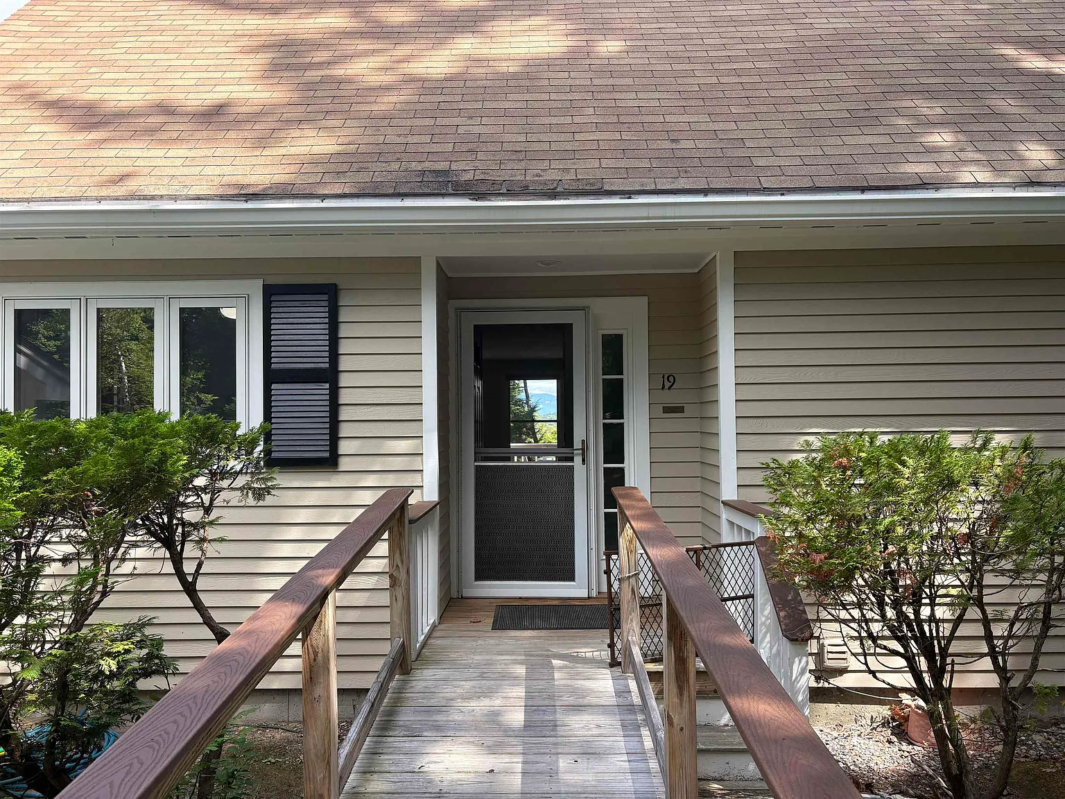 4 bed, 2.0 bath, 1600 sqft, $3,500 — Photo 3