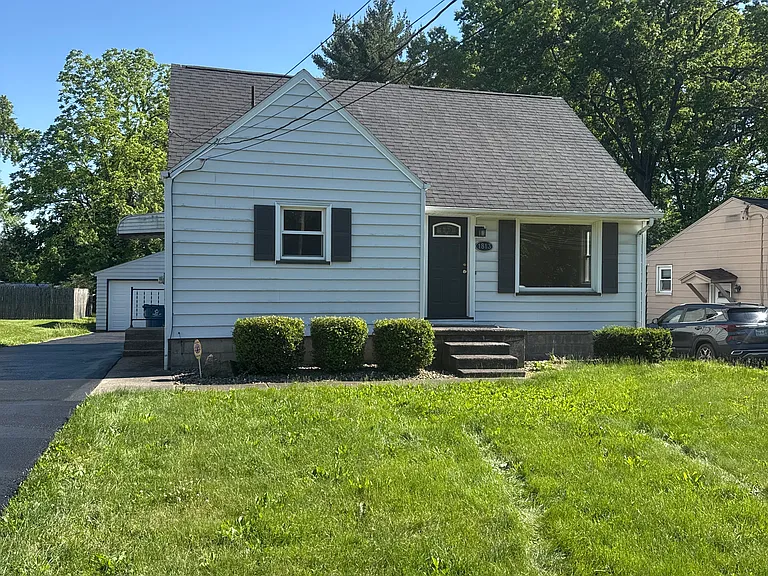 1813 Robbins Ave — Photo 6