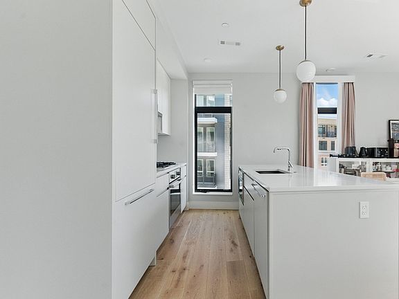3rd image of 191 Washington St #524