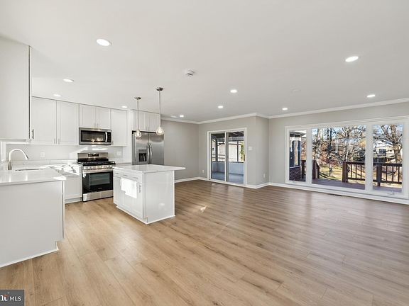 4th image of 6513 Cottonwood Dr