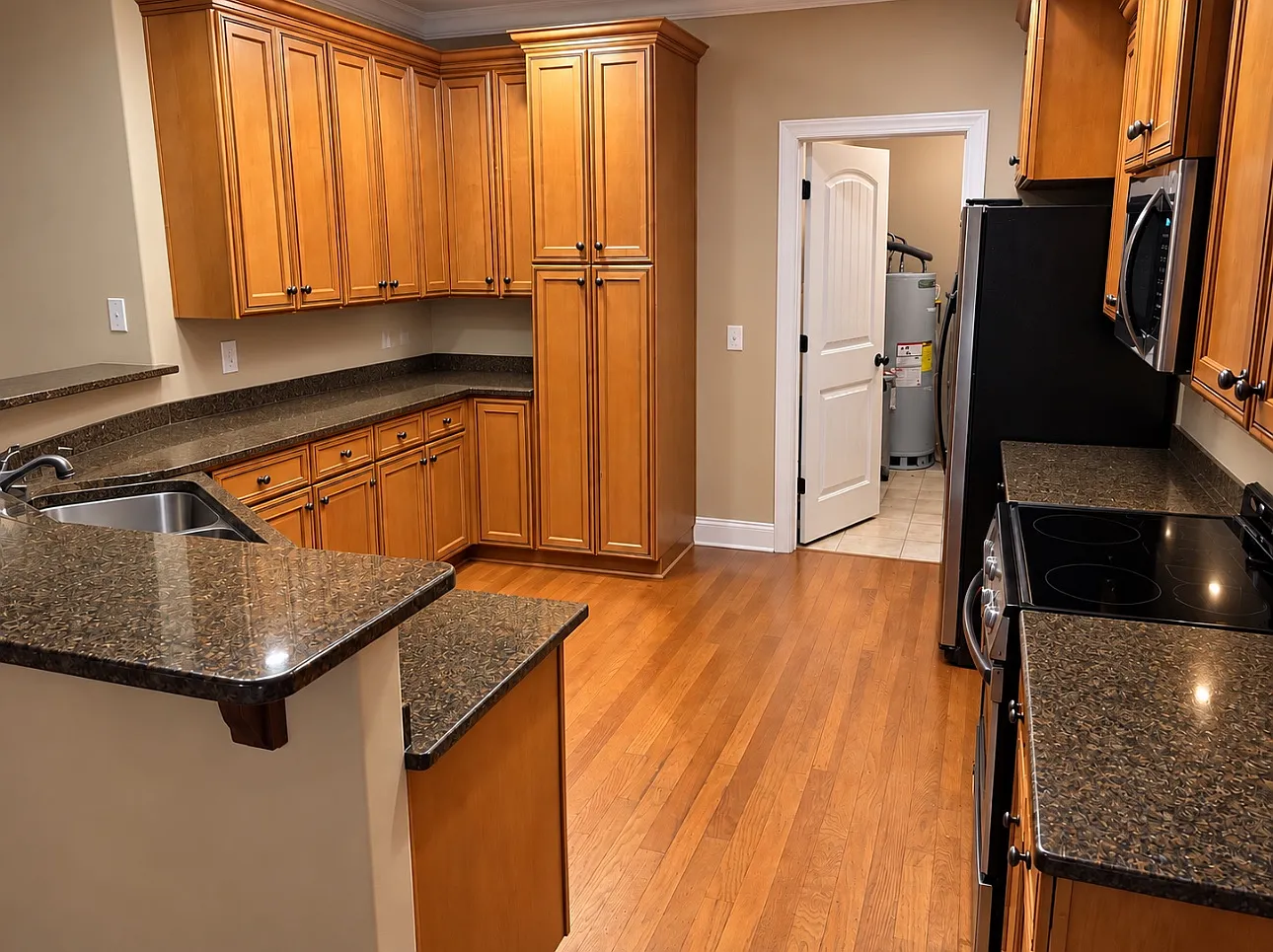 3 bed, 1921 sqft, $2,175 — Photo 3
