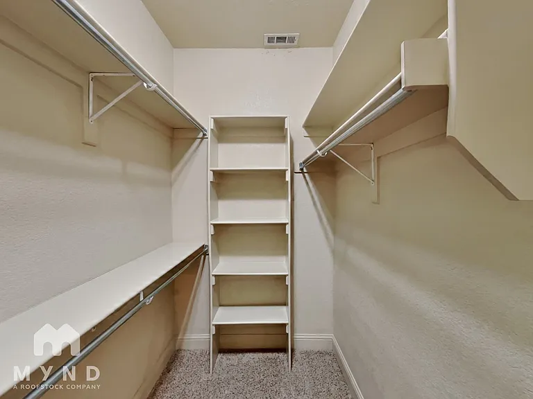 100 NE Larkspur Ln — Photo 13