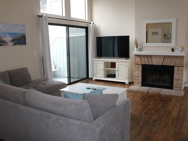 1216 Maywood Ln — Photo 5