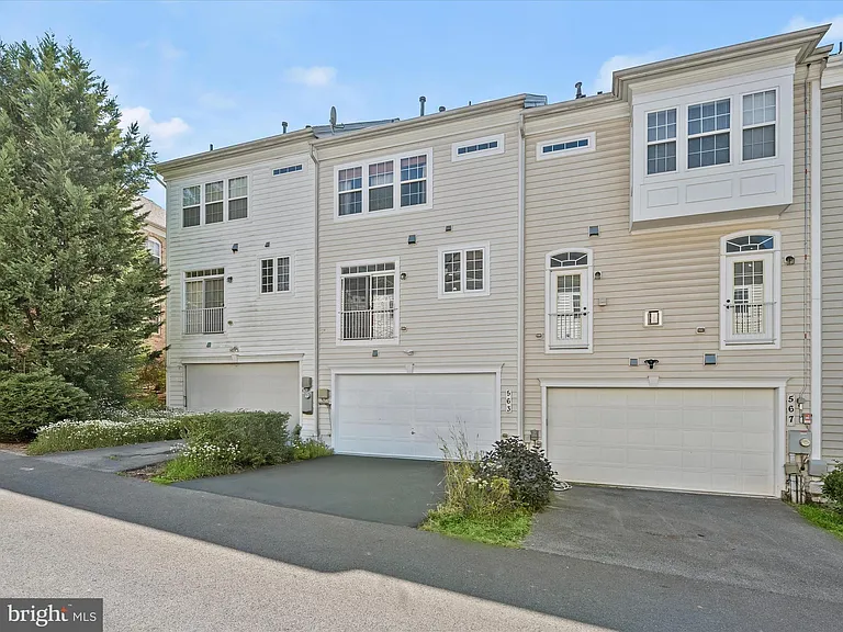 563 Pelican Ave — Photo 31