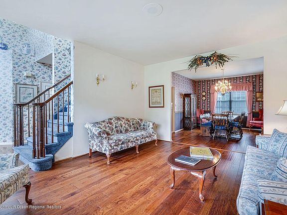 5th image of 32 Carriage Way