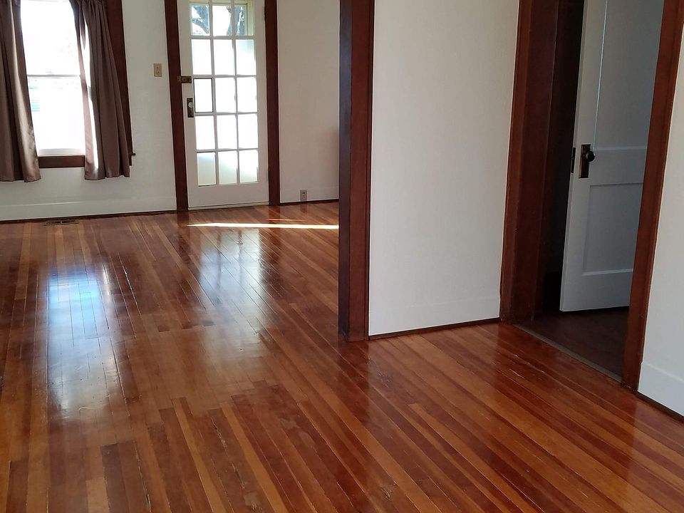 1st image of 702 S Pine St