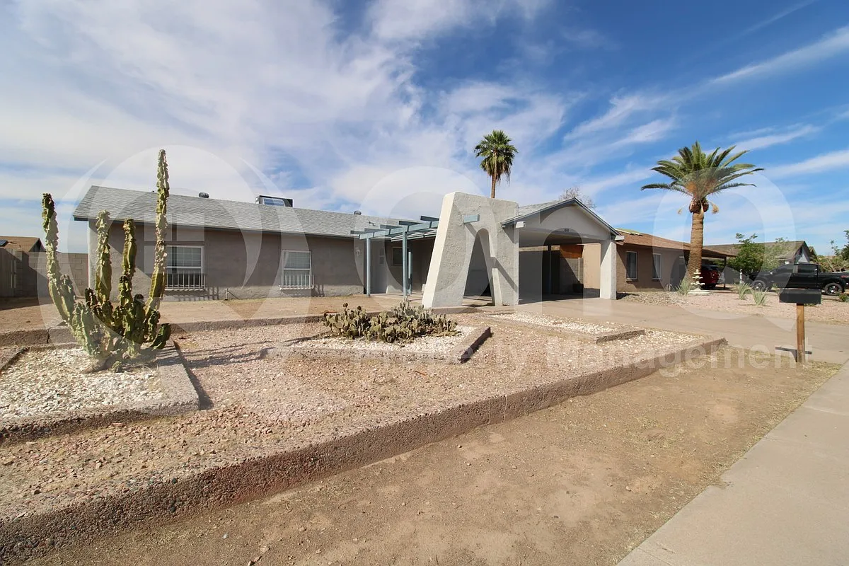 4 bed, 2.0 bath, 1584 sqft, $1,745 — Photo 3
