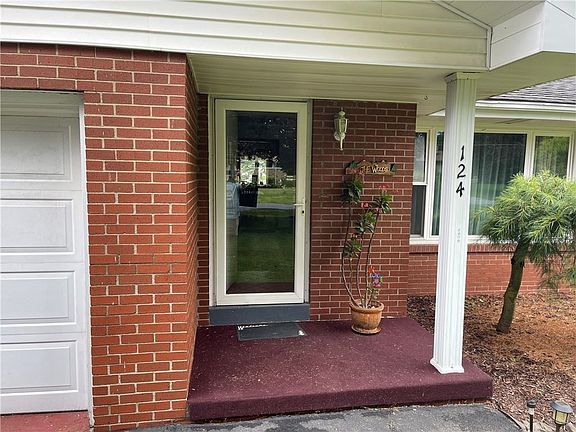 3rd image of 124 Oriole Ave