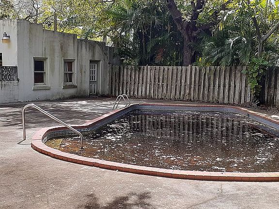 Oversize Pool Diving Bowl   