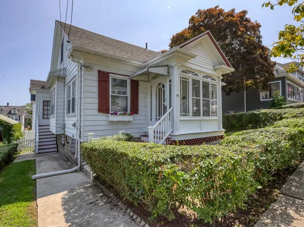 18 Grayson St, Dorchester, MA 02124