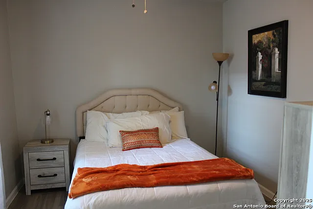 1524 W Craig Pl — Photo 9