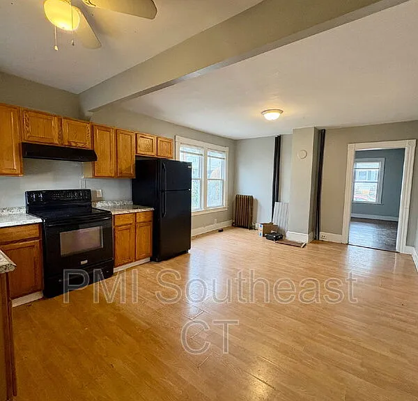 50 Montauk Ave #1 — Photo 5