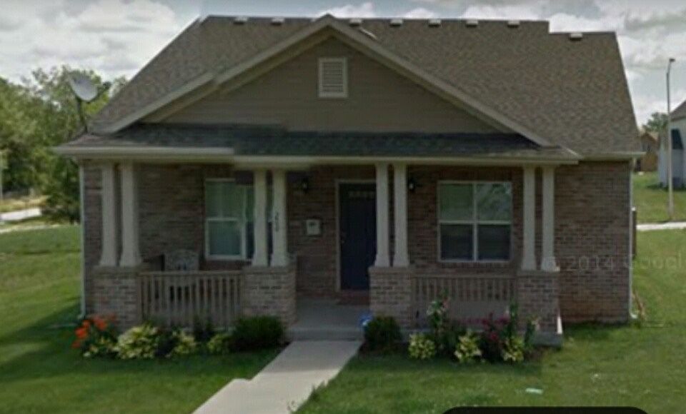 1st image of 2005 Euclid Ave